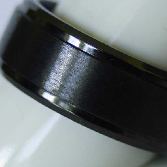 Forge Titanium Men's Ring Sz 10 textured center, beveled edge - Picture 2 of 5